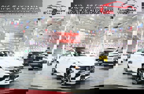 Used 2025 Hyundai Elantra SEL image 1