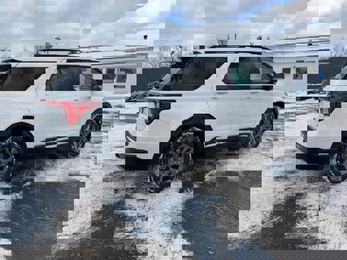 New 2025 Ford Explorer Active w/ Active Comfort Package image 5