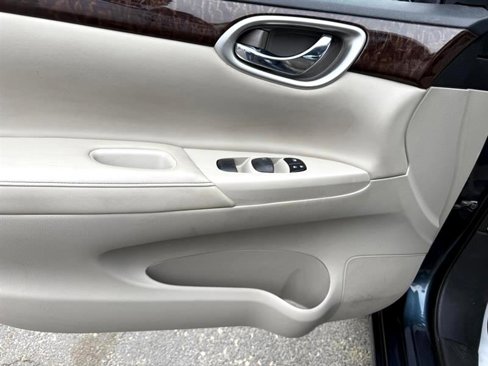 Used 2015 Nissan Sentra SL w/ SL Premium Package image 25