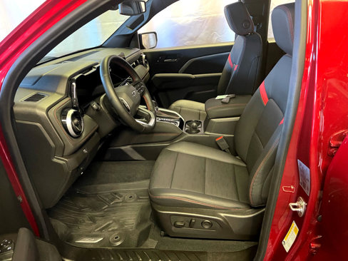 Used 2024 Chevrolet Colorado Z71 w/ Z71 Convenience Package 2 image 23