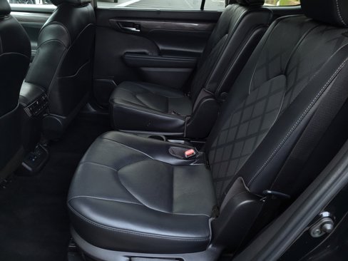 Used 2022 Toyota Highlander Platinum image 11