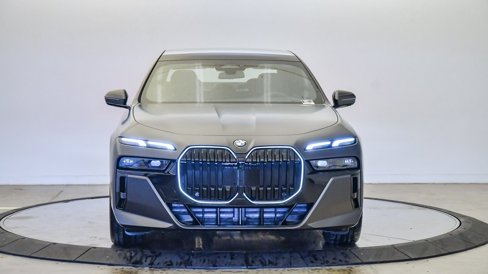 New 2026 BMW 740i w/ Premium Package image 7