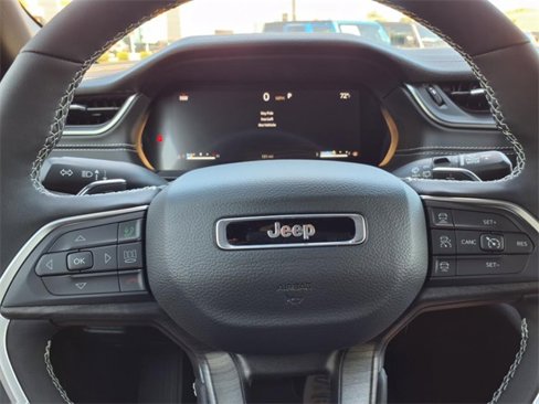 New 2025 Jeep Grand Cherokee Limited w/ Luxury Tech Group II image 16