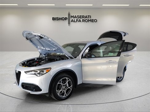 New 2025 Alfa Romeo Stelvio Sprint image 10