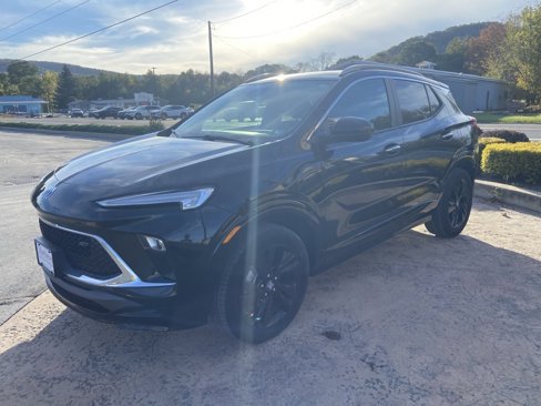 Used 2024 Buick Encore GX Sport Touring image 3