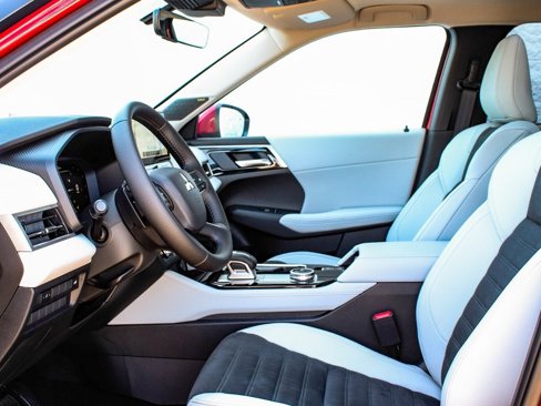 New 2025 Mitsubishi Outlander SE image 31