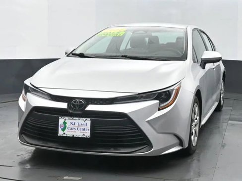 Used 2024 Toyota Corolla LE image 1