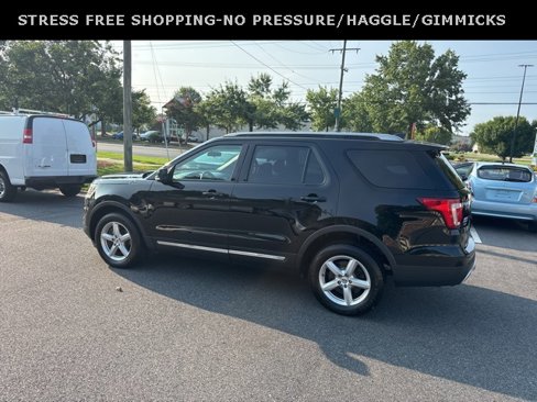 Used 2017 Ford Explorer XLT image 6