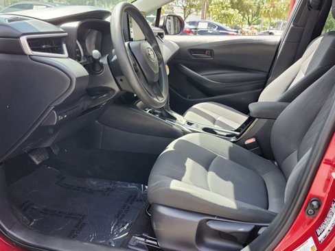 Used 2022 Toyota Corolla LE image 3