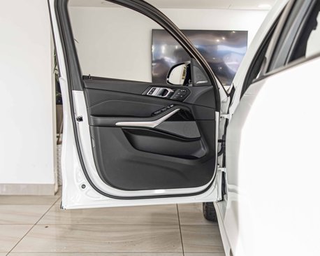 Used 2025 BMW X7 M60i w/ Climate Comfort Package image 34
