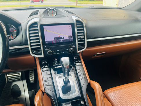 Used 2018 Porsche Cayenne S image 34