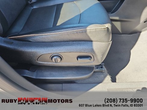 Used 2023 GMC Terrain AT4 image 33