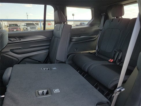 New 2025 Jeep Grand Cherokee L Laredo image 8