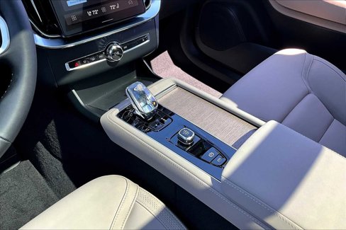 New 2026 Volvo XC90 B6 Plus w/ Protection Package Premier image 10