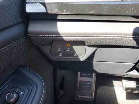 New 2026 Volkswagen Atlas Cross Sport SEL R-Line image 22