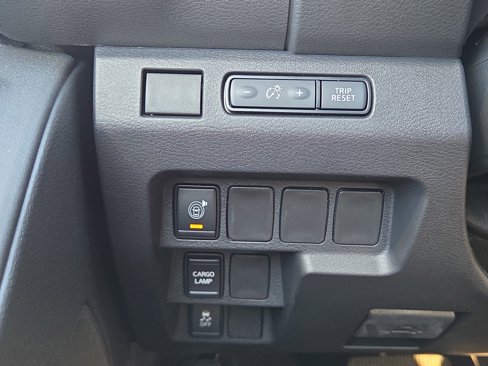 Used 2025 Nissan Frontier SV image 15