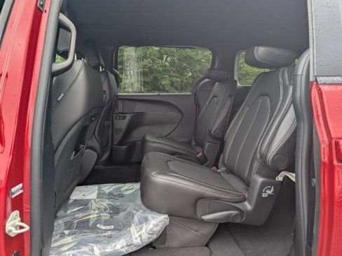 New 2026 Chrysler Pacifica Select image 10