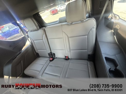 Used 2022 GMC Yukon SLT w/ SLT Premium Package image 16