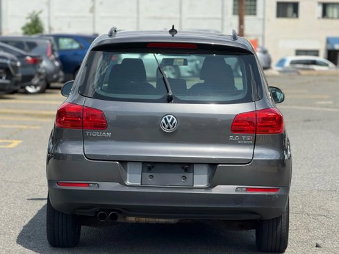 Used 2015 Volkswagen Tiguan S image 8