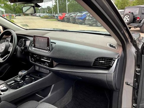 Certified 2022 Nissan Rogue SV image 13