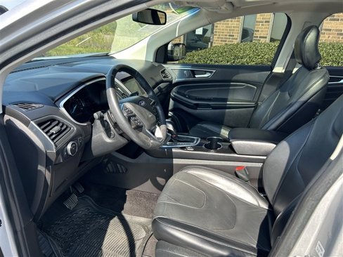 Used 2018 Ford Edge Titanium w/ Equipment Group 301A image 5