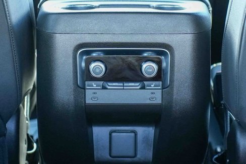 Used 2025 GMC Yukon Elevation image 24