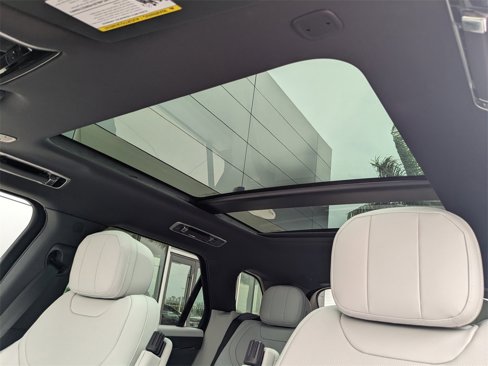 New 2025 Land Rover Range Rover Sport SE image 19