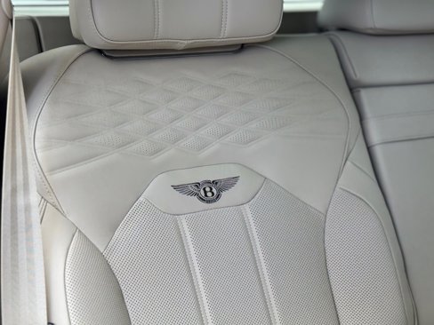 New 2025 Bentley Bentayga image 10