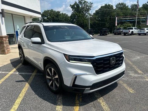 Used 2025 Honda Pilot Elite image 3
