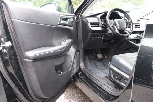 Used 2024 Mitsubishi Outlander 4WD Plug-In Hybrid image 10