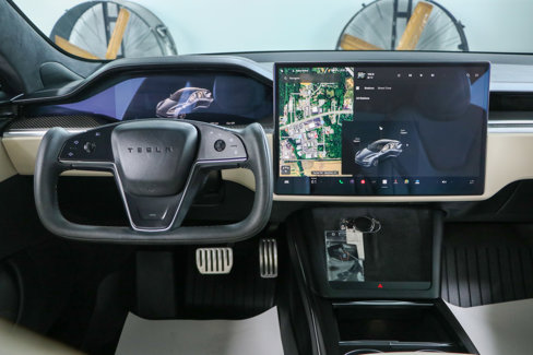 Used 2023 Tesla Model S Plaid image 18
