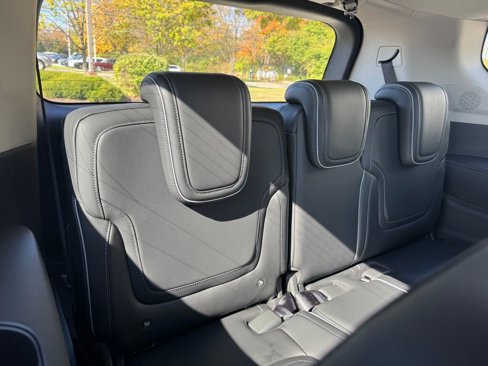 New 2025 INFINITI QX80 Luxe image 14