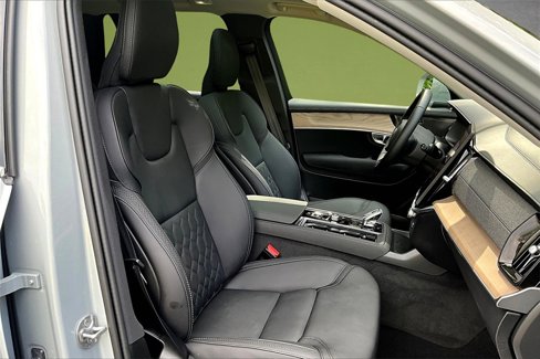 Certified 2025 Volvo XC90 B6 Plus w/ Protection Package Premier image 24