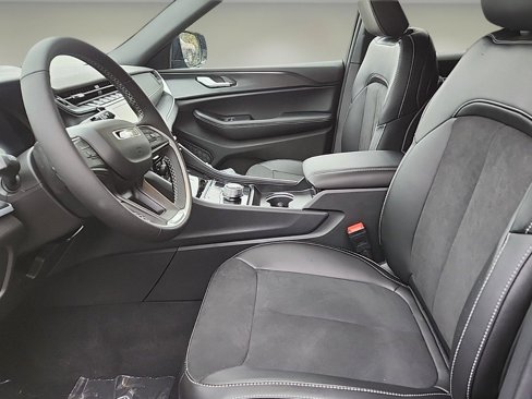 New 2025 Jeep Grand Cherokee L Altitude image 16