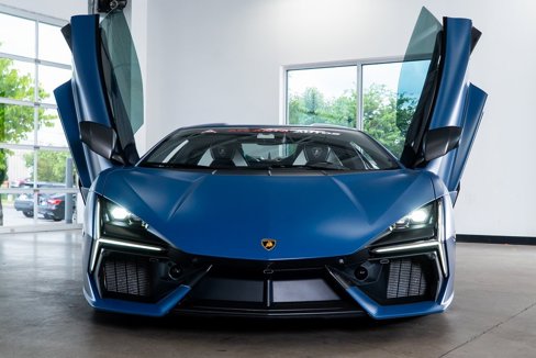 Used 2024 Lamborghini Revuelto image 4