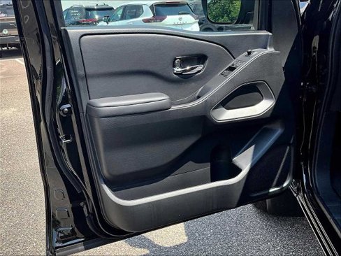 Certified 2025 Nissan Frontier SV image 9