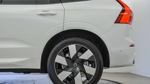 Certified 2025 Volvo XC60 T8 Plus w/ Protection Package Premier image 11