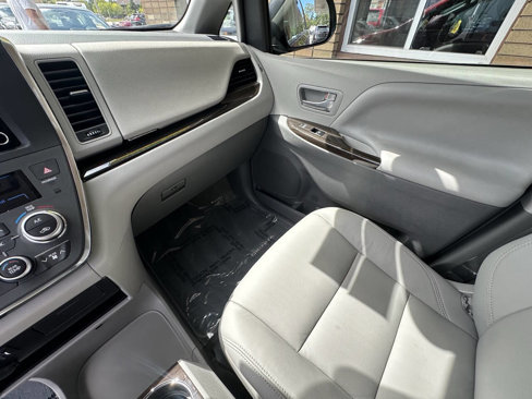Used 2019 Toyota Sienna AWD image 12