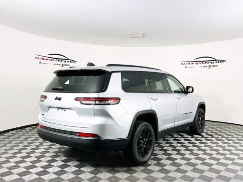 New 2025 Jeep Grand Cherokee L Laredo image 8