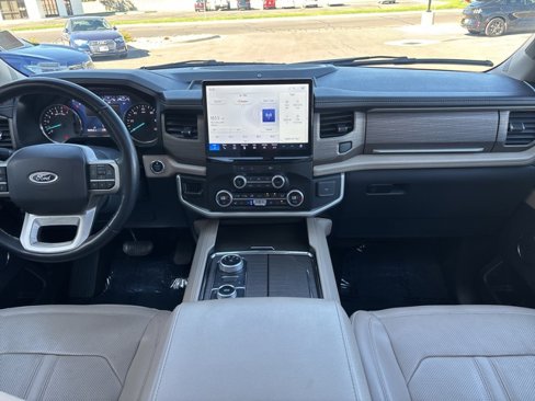 Used 2023 Ford Expedition Limited image 18