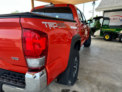 Used 2017 Toyota Tacoma TRD Off-Road image 20