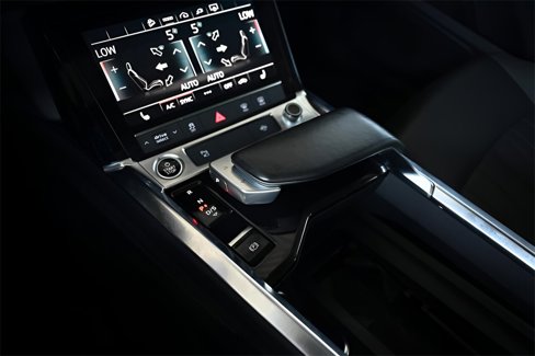 Used 2024 Audi Q8 e-tron Premium image 19