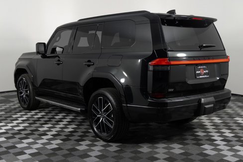Used 2025 Lexus GX 550 image 4