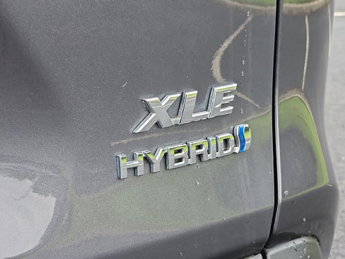 Used 2021 Toyota RAV4 XLE image 30