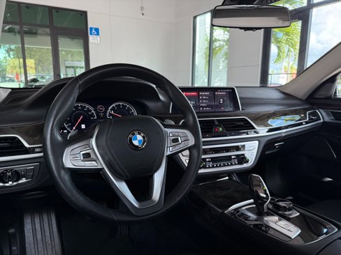 Used 2019 BMW 750i w/ Executive Package image 44