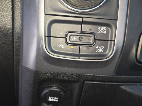 Used 2024 RAM 1500 Classic SLT image 32
