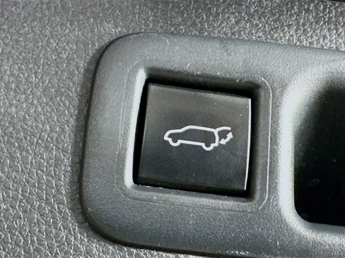 Used 2024 Toyota Highlander LE image 31