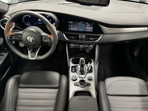 New 2025 Alfa Romeo Giulia AWD w/ Driving Assist Package image 17