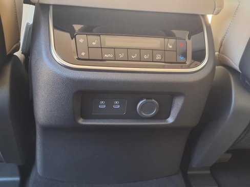 New 2025 Nissan Armada Platinum w/ Convenience Package image 9