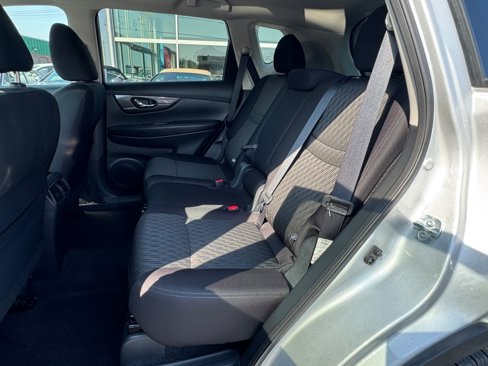 Used 2019 Nissan Rogue SV image 7